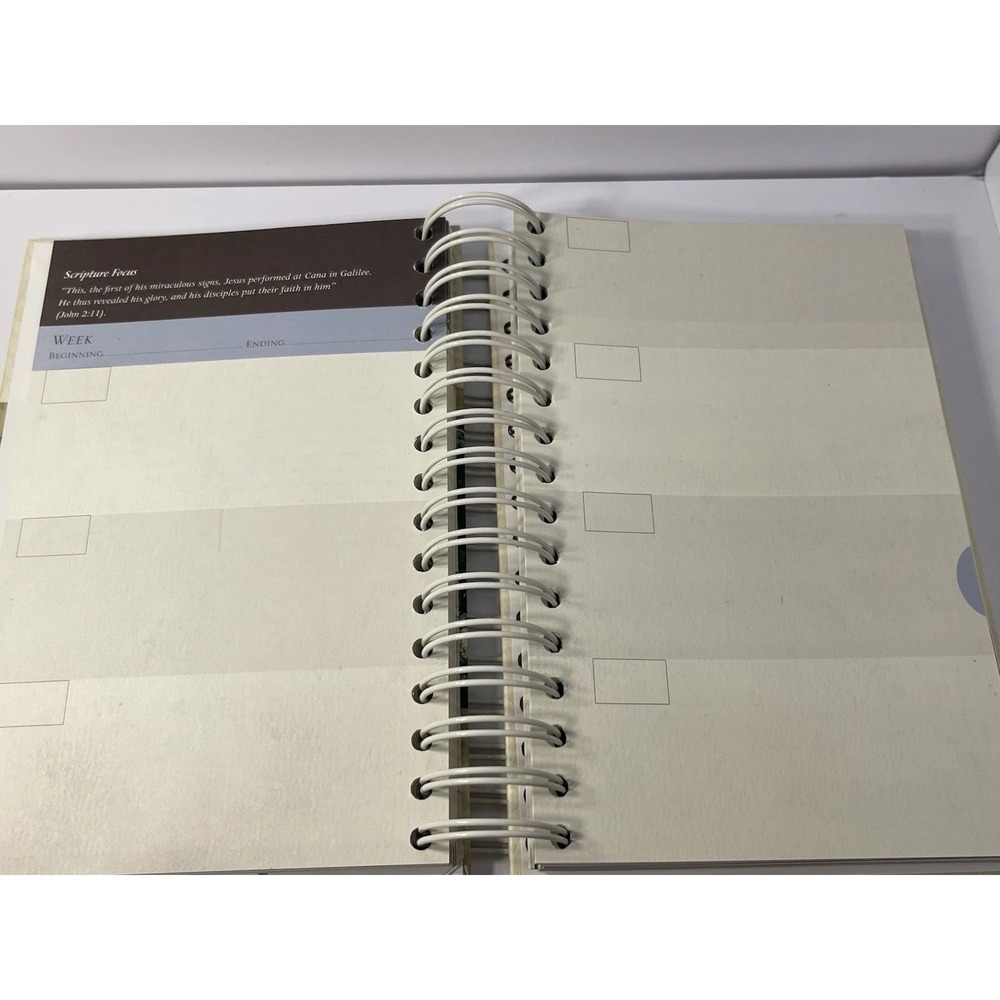 Whispers of Hope Daily Planner with Devotional by Beth Moore, Spiral bound - Picture 7 of 8